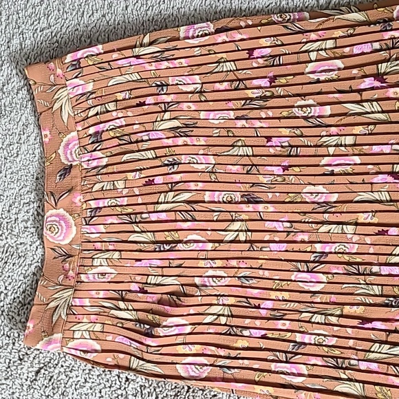 Pleated Midi Skirt - Picture 4 of 8